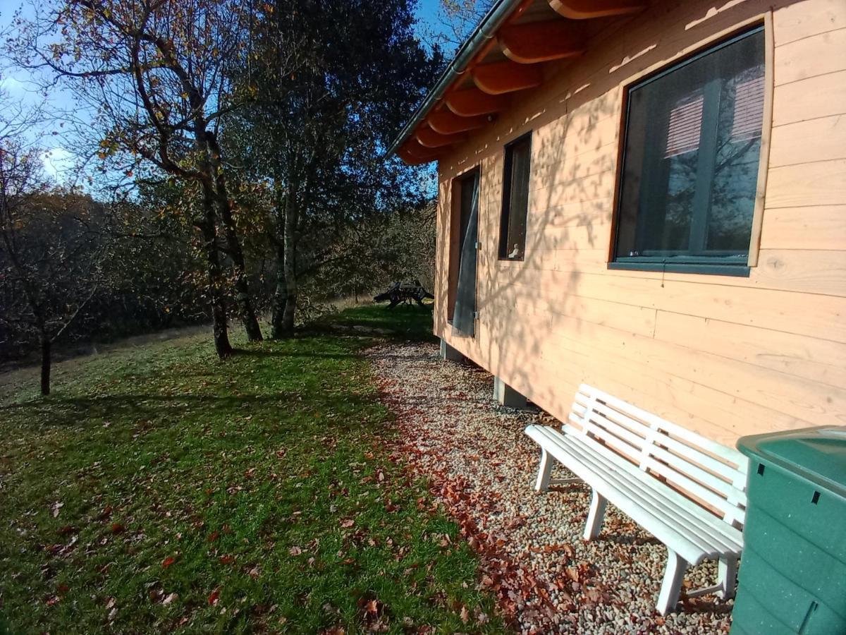 Maison Dans Un Ecrin De Verdure Saint-Leon-sur-Vezere Exterior foto